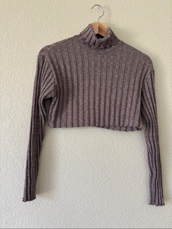 Zara Tops - Zara Quilted Ribbed Cropped Turtleneck Sweater